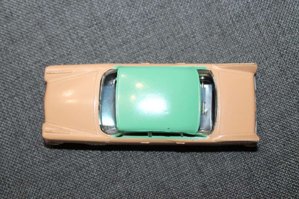 plymouth-plaza-flesh-pink-green-dinky-toys-178-top