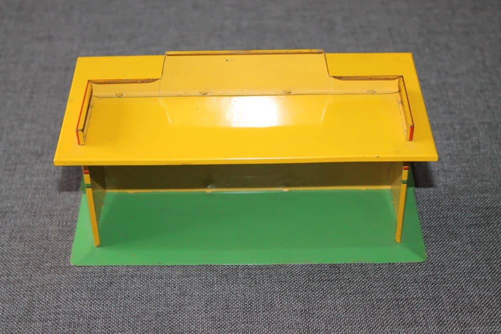 pre-war-petrol-station-yellow-roof-green-base-rare-dinky-toys-38-back