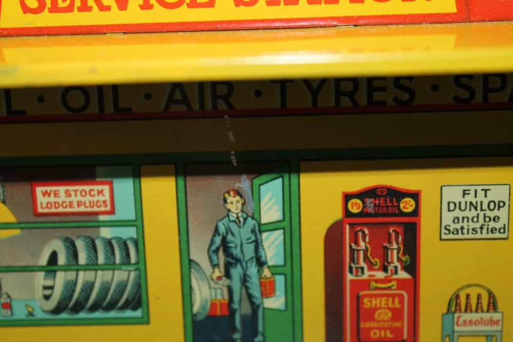 pre-war-petrol-station-yellow-roof-green-base-rare-dinky-toys-38-front2