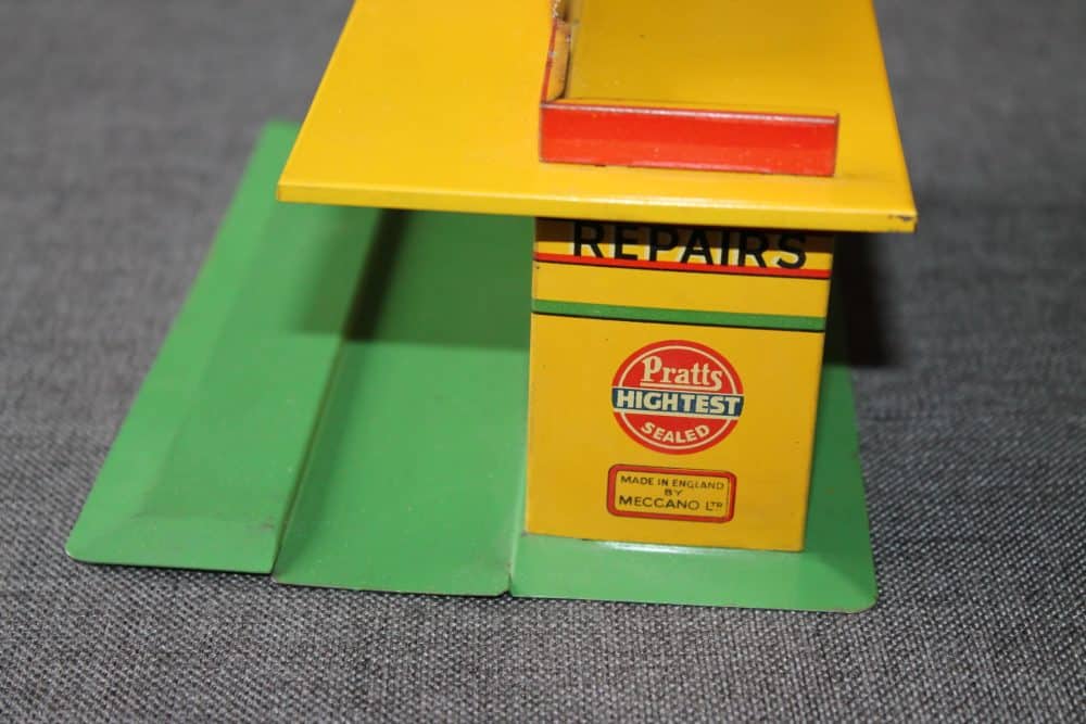 pre-war-petrol-station-yellow-roof-green-base-rare-dinky-toys-38-side2