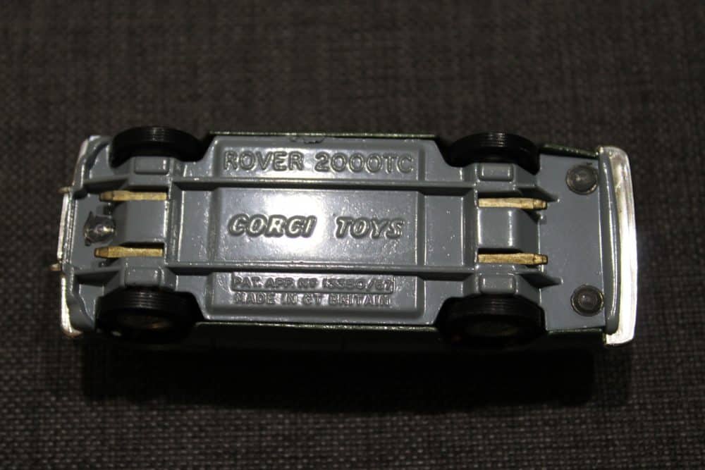 rover-2000tc-metallic-green-brown-interior-corgi-toys-275-base