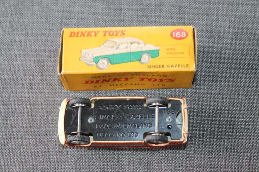 singer-gazelle-brown-and-cream-dinky-toys-168-base