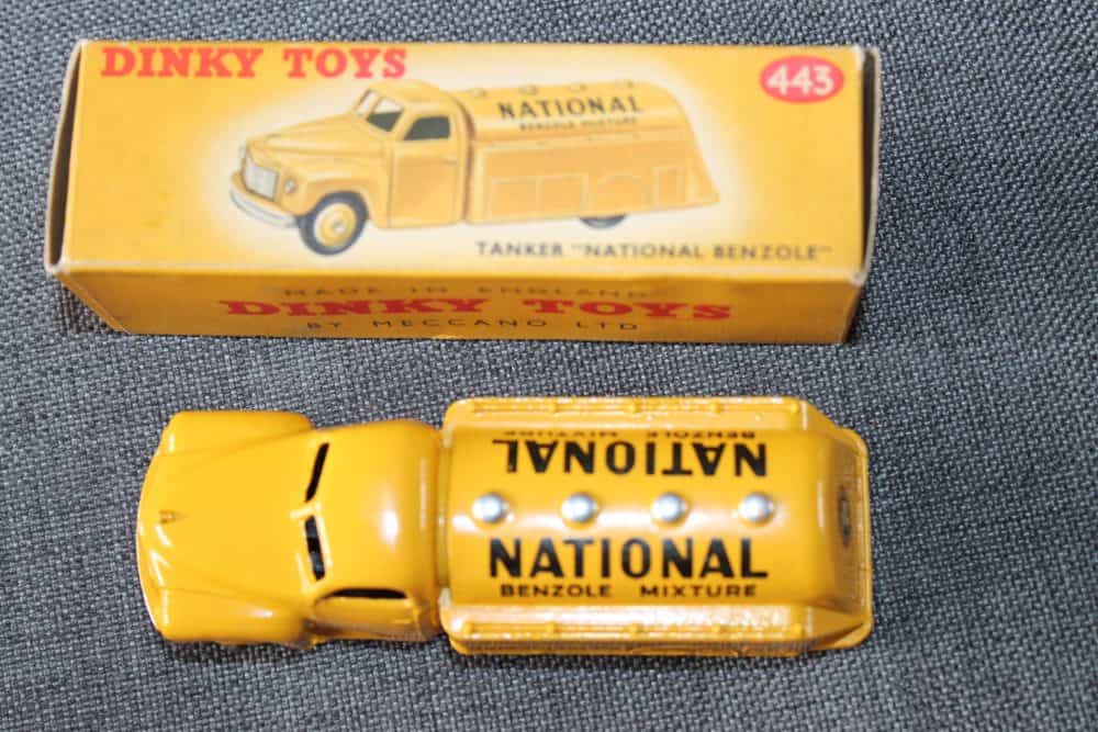 studebaker-petrol-tanker-national-benzole-dinky-toys-443-top