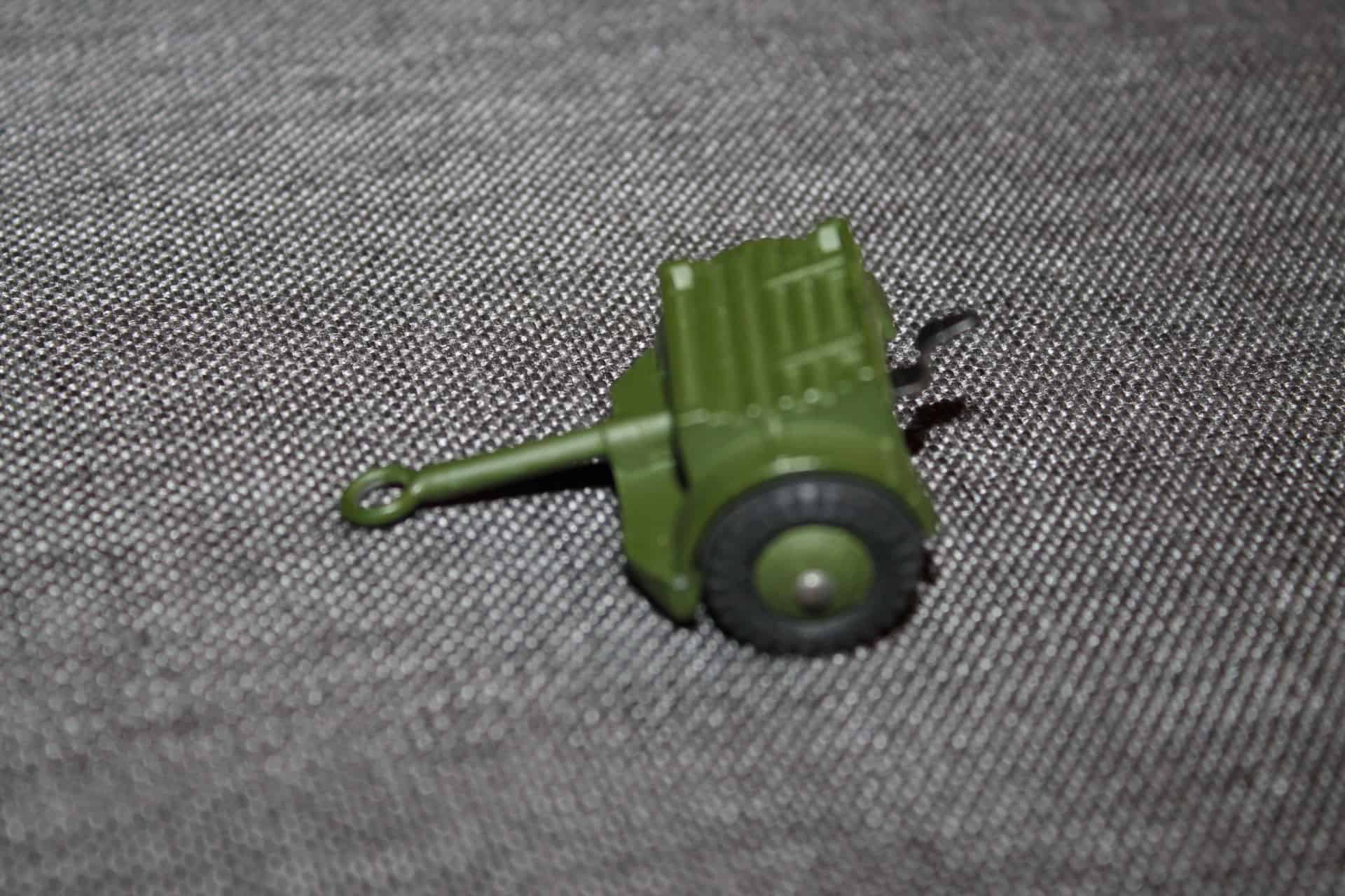DIECAST DINKY TOYS 697 25 POUNDER FIELD GUN SET a few slight marks