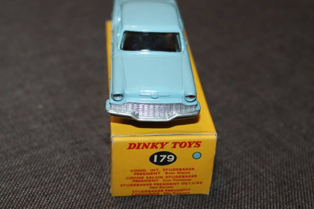 studebaker-president-two-tone-blue-dinky-toys-179-front