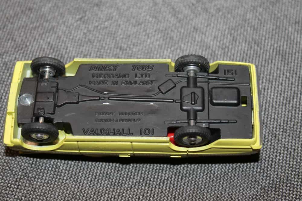 vauxhall-victor-101-lemon-dinky-toys-151-base