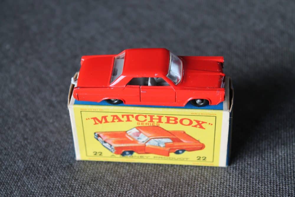 pontiac-coupe-red-matchbox-toys-22c-side