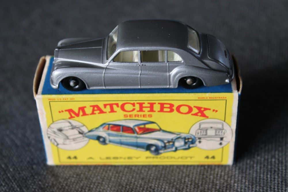 rolls-royce-phantom-v-matchbox-toys-44b