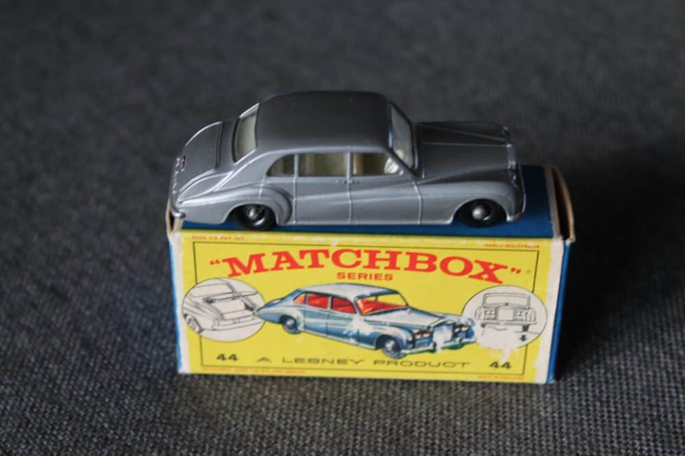 rolls-royce-phantom-v-matchbox-toys-44b-side