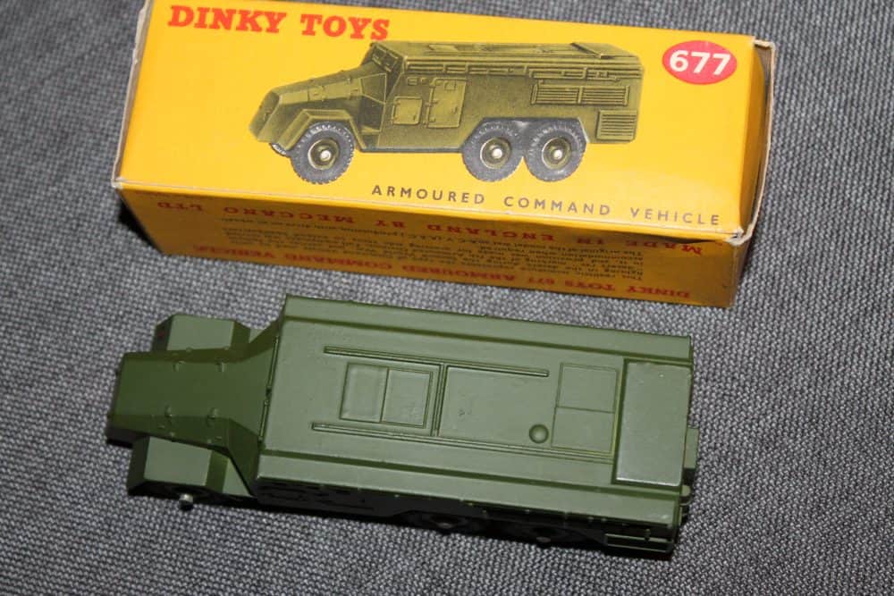 armoured-command-vehicle-dinky-toys-677-top