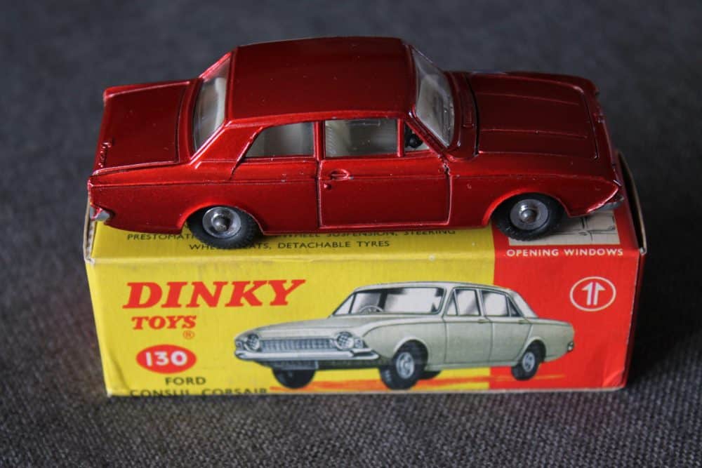 ford-consul-corsair-metallic-red-dinky-toys-130-SIDE