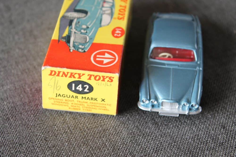 jaguar-mark-x-metallic-blue-dinky-toys-142-front