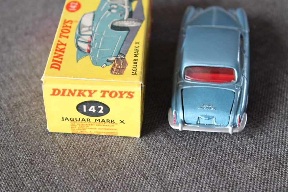 jaguar-mark-x-metallic-blue-dinky-toys-142-back