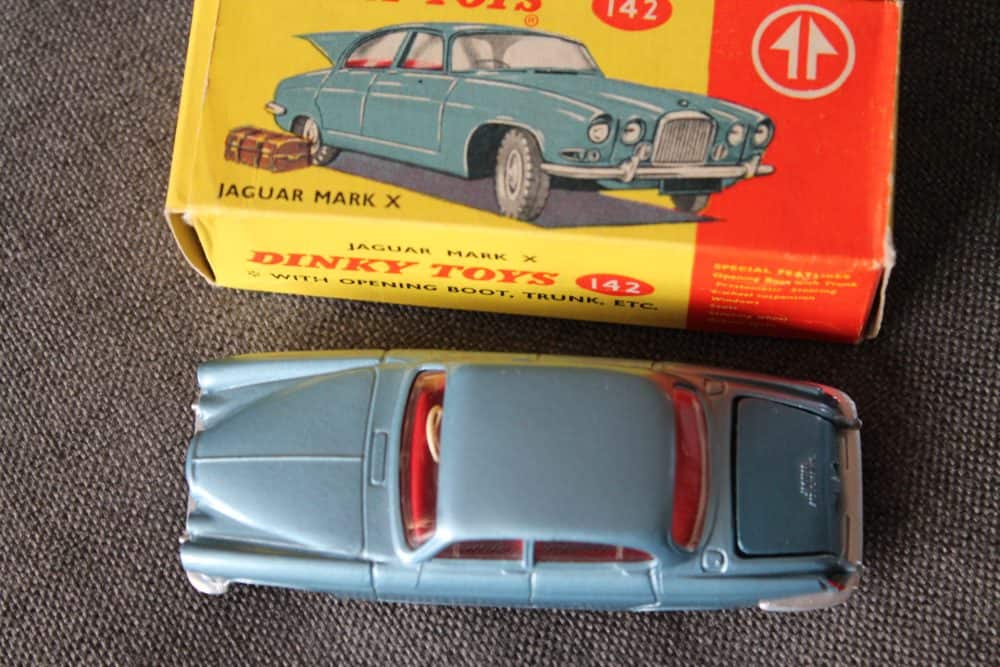 jaguar-mark-x-metallic-blue-dinky-toys-142-top