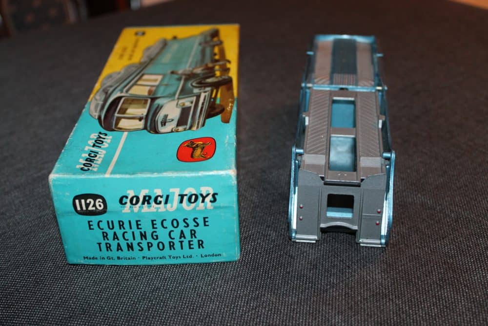 ecurie-ecosse-car-transporter-corgi-toys-1126-back
