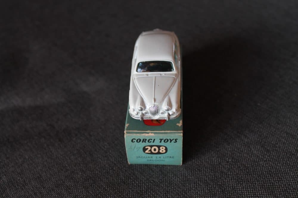 jaguar-2.4litre-white-corgi-toys-208-front