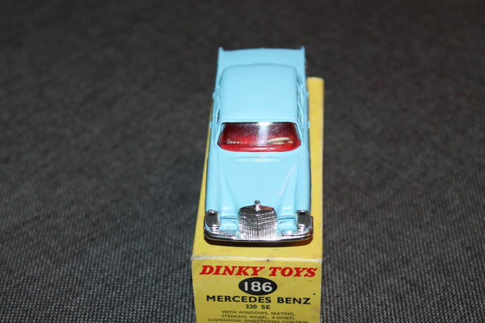 mercedes-benz-220se-sky-blue-red-interior-dinky-toys-186-front