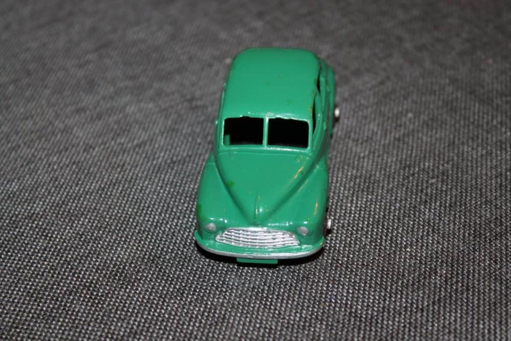 Morris-oxford-green-and-rare-burgundy-wheels-unboxed-dinky-toys-040g-front