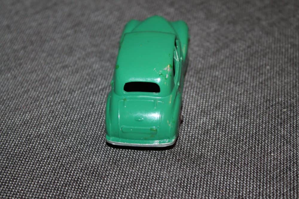 Morris-oxford-green-and-rare-burgundy-wheels-unboxed-dinky-toys-040g-back