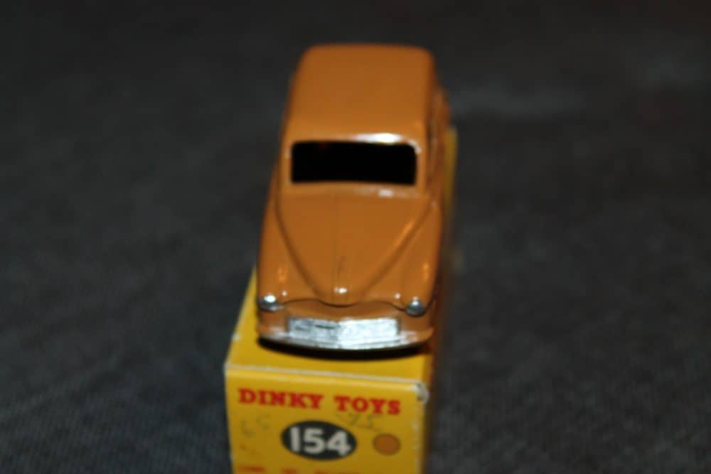 hillman-minx-butterscotch-and-tan-wheels-dinky-toys-154-front