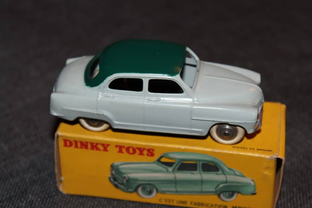 simca-9-aronde-two-tone-green-french-dinky-toys-24u-side