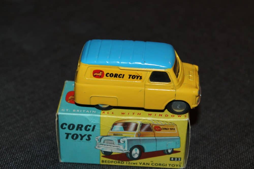bedford-corgi-toys-van-yellow-and-blue-roof-corgi-toys-422-side