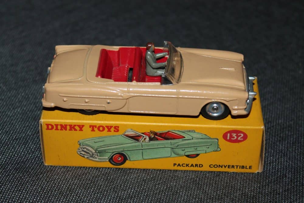packard-convertible-tan-scarce-spun-wheels-dinky-toys-132-side