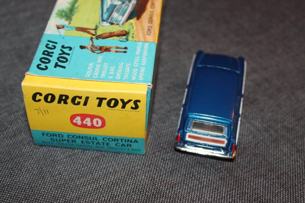 ford-cortina-golf-set-corgi-toys-440-back