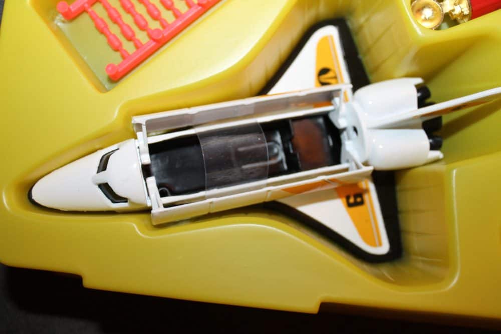 james-bond-007-gift-set-corgi-toys-22-rare-space-shuttle