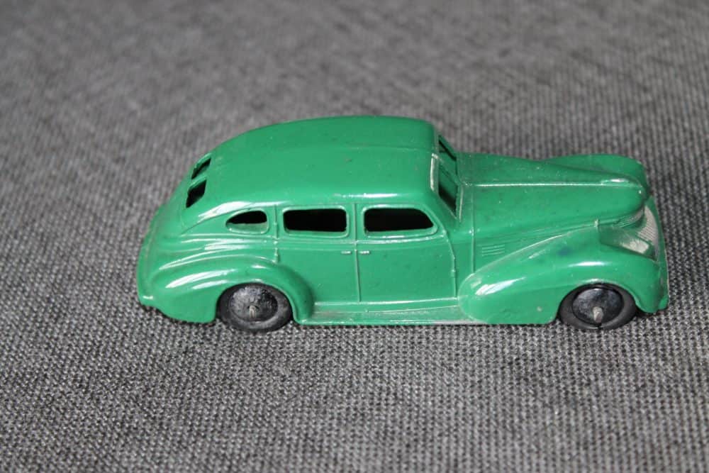 c-sidehrysler-sedan-blueish-green-pre-war-dinky-toys-39e