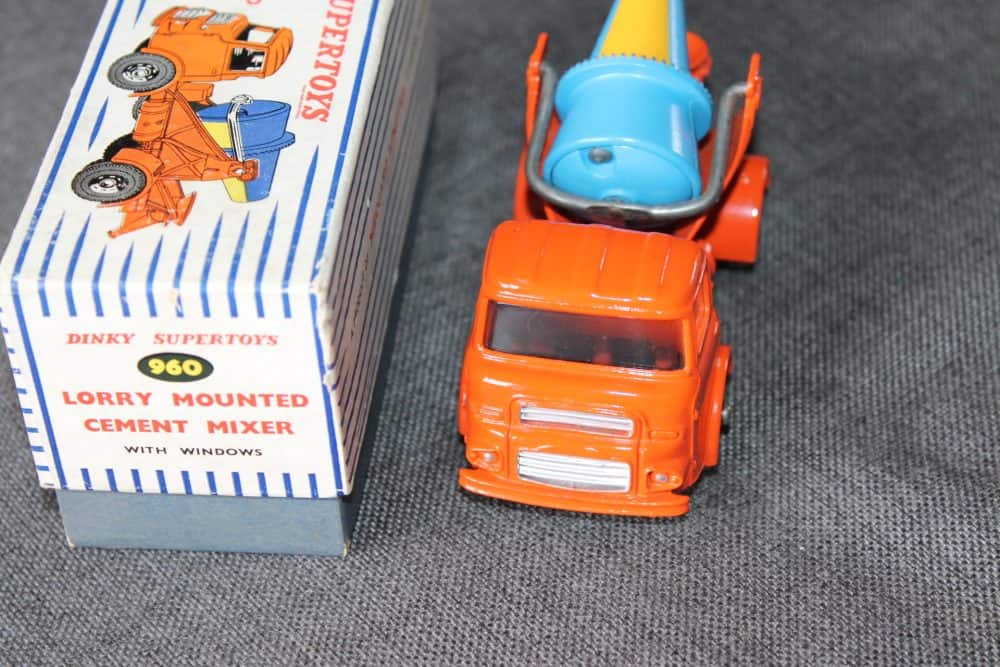 lorry-mounted-cement-mixer-dinky-toys-960-front