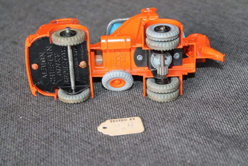 lorry-mounted-cement-mixer-dinky-toys-960-base