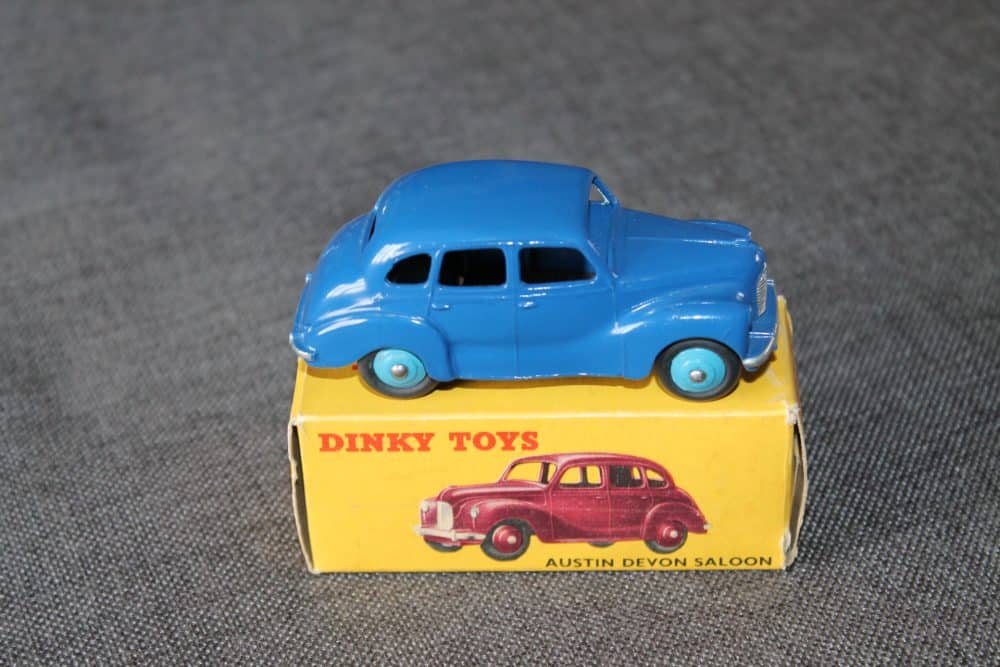 austin-devon-dark-blue-dinky-toys-152-side