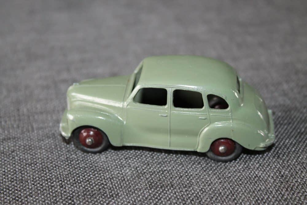 austin-devon-sage-green-and-burgundy-wheels-rare-dinky-toys-152