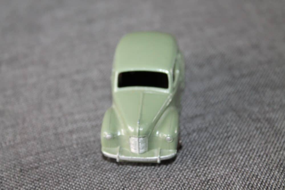 austin-devon-sage-green-and-burgundy-wheels-rare-dinky-toys-152-front