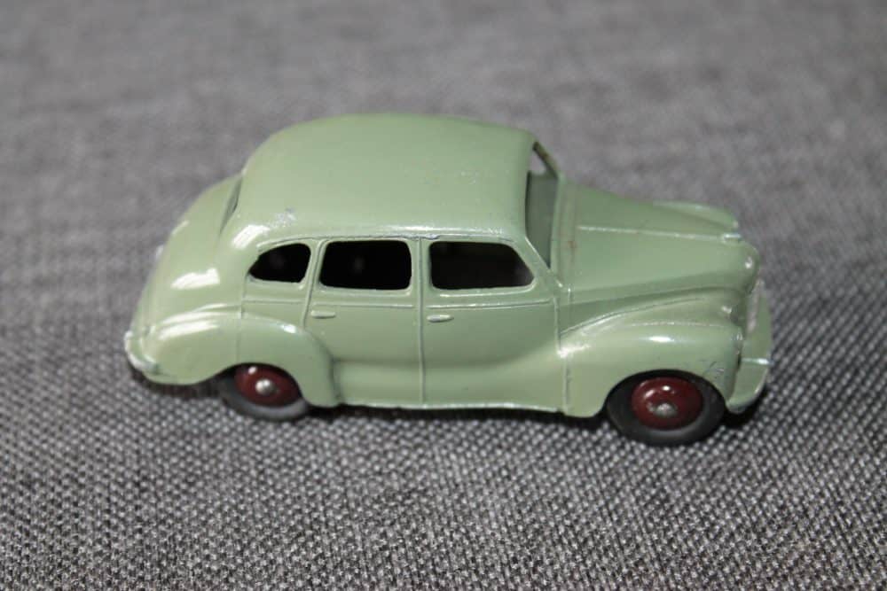 austin-devon-sage-green-and-burgundy-wheels-rare-dinky-toys-152-side