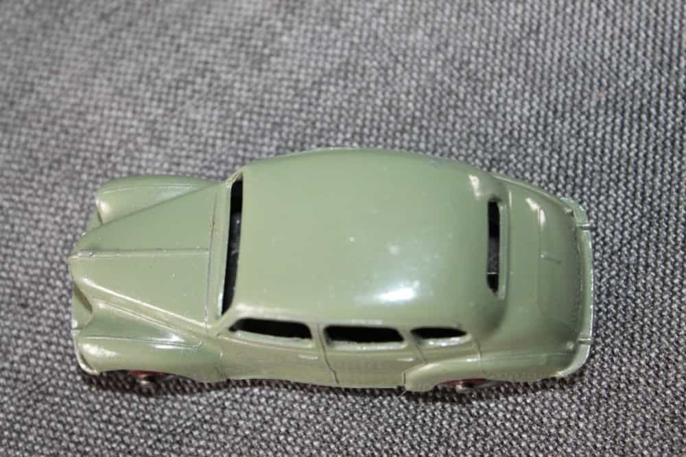 austin-devon-sage-green-and-burgundy-wheels-rare-dinky-toys-152-top
