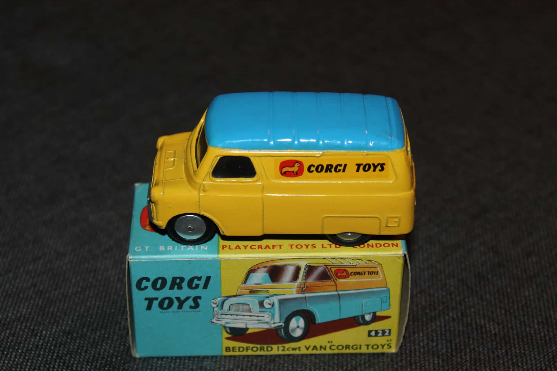 Corgi Toys 422 Bedford 12cwt 'Corgi Van' 1st Issue - Diecast