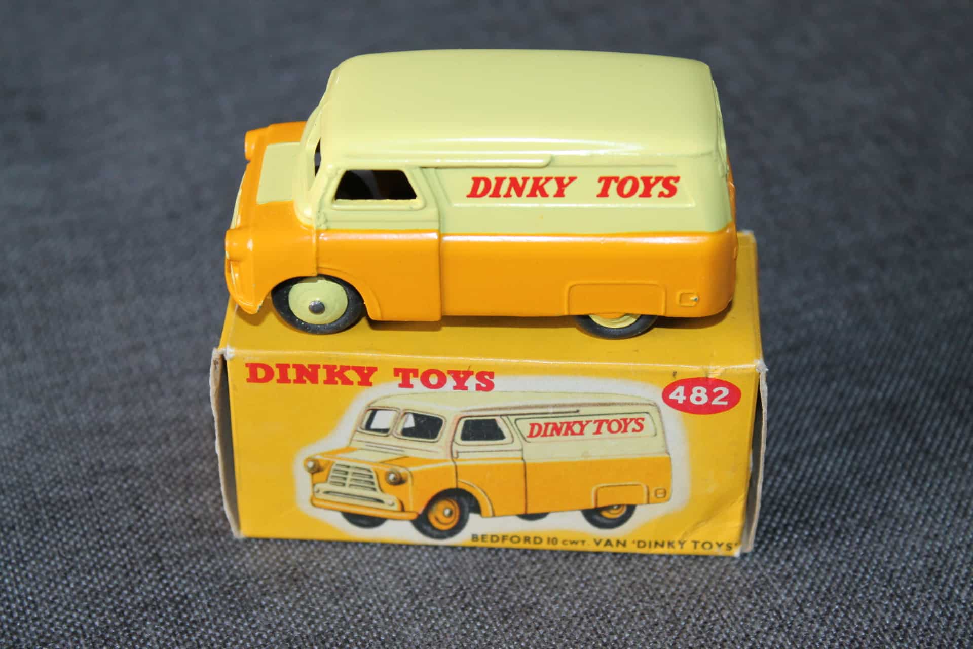 Dinky Toys 482 Bedford 'Dinky Toys' Van - Diecast