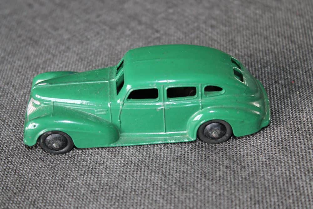 chrysler-sedan-blueish-green-pre-war-dinky-toys-39e