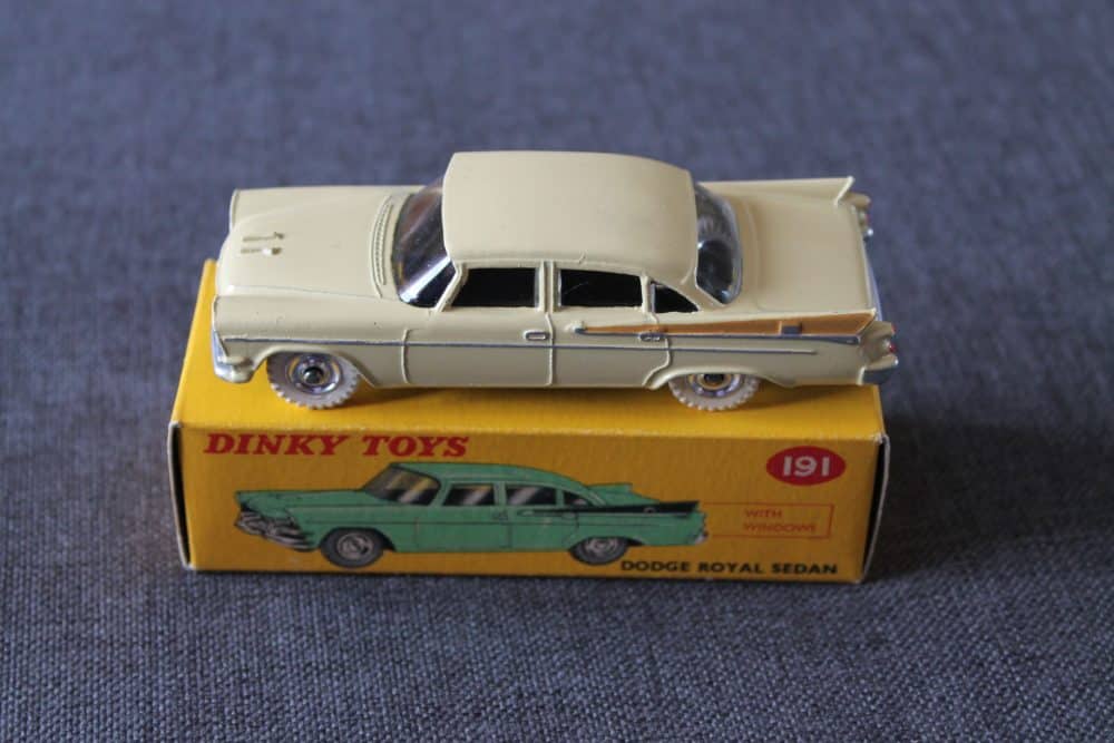 dodge-royal-sedan-cream-and-brown-flashes-dinky-toys-191