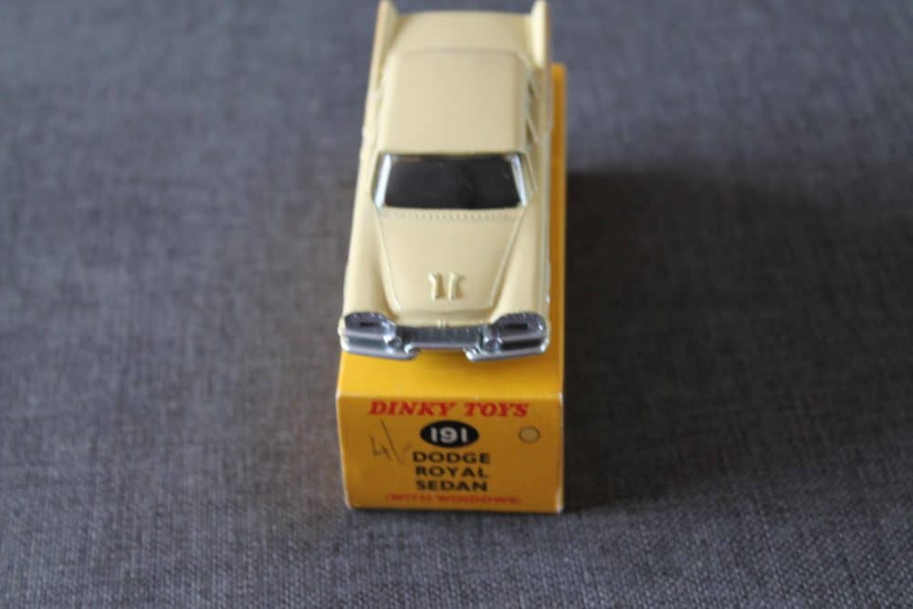 dodge-royal-sedan-cream-and-brown-flashes-dinky-toys-191-front