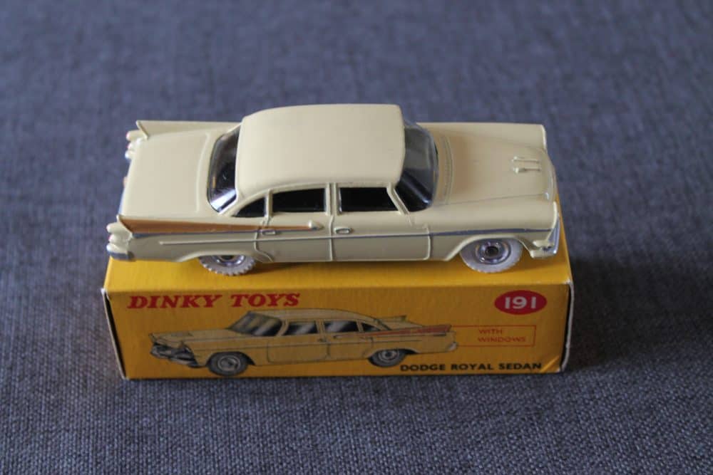 dodge-royal-sedan-cream-and-brown-flashes-dinky-toys-191-side