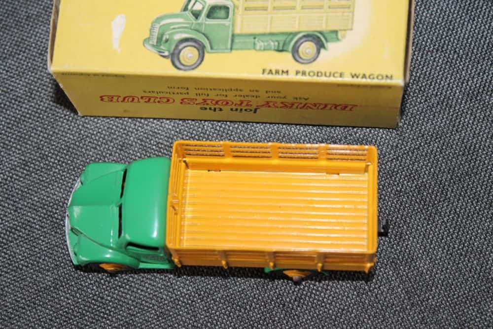 farm-produce-wagon-green-and-yellow-dinky-toys-343-top