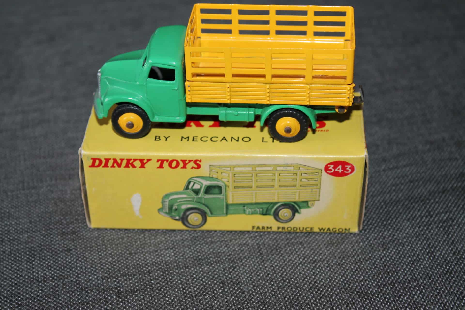 Dinky Toys 343 Farm Produce Wagon - Diecast