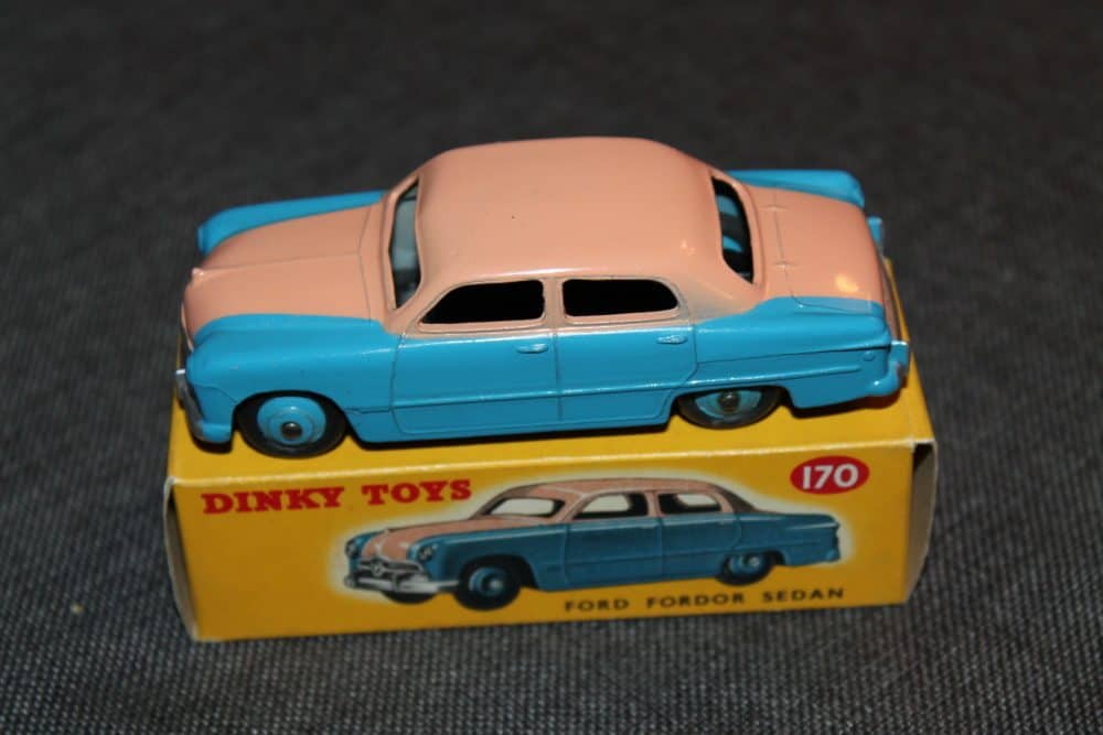 ford-forder-highline-pink-and-blue-dinky-toys-170