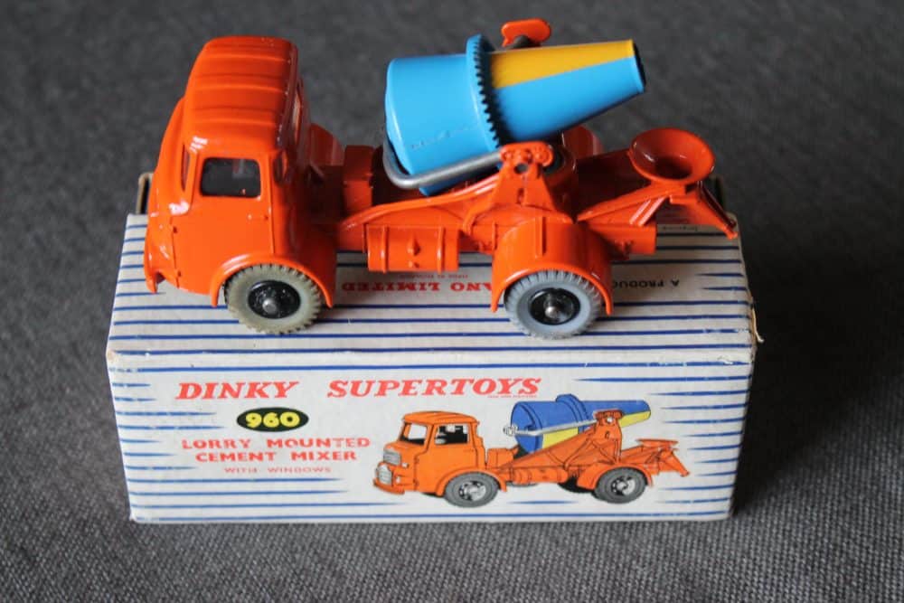 lorry-mounted-cement-mixer-dinky-toys-960