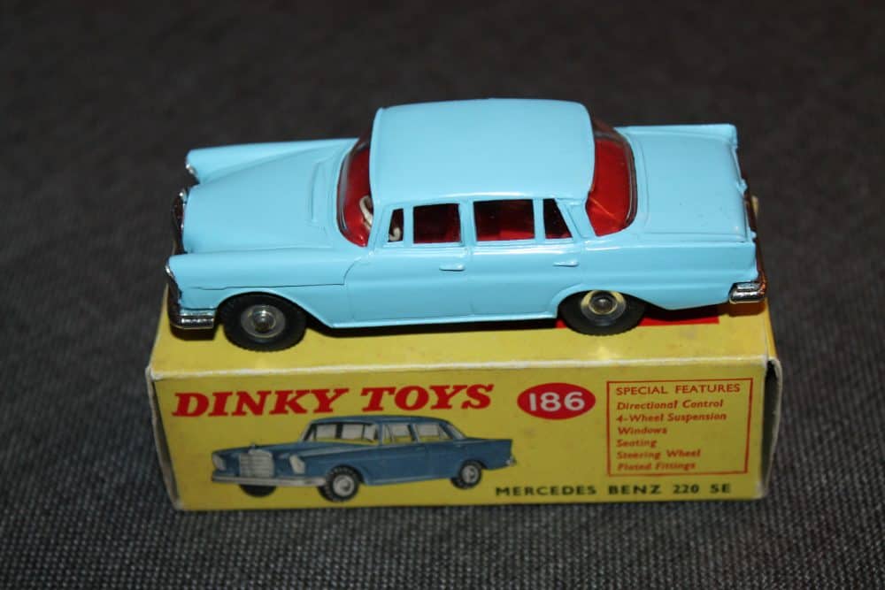mercedes-benz-220se-sky-blue-red-interior-dinky-toys-186