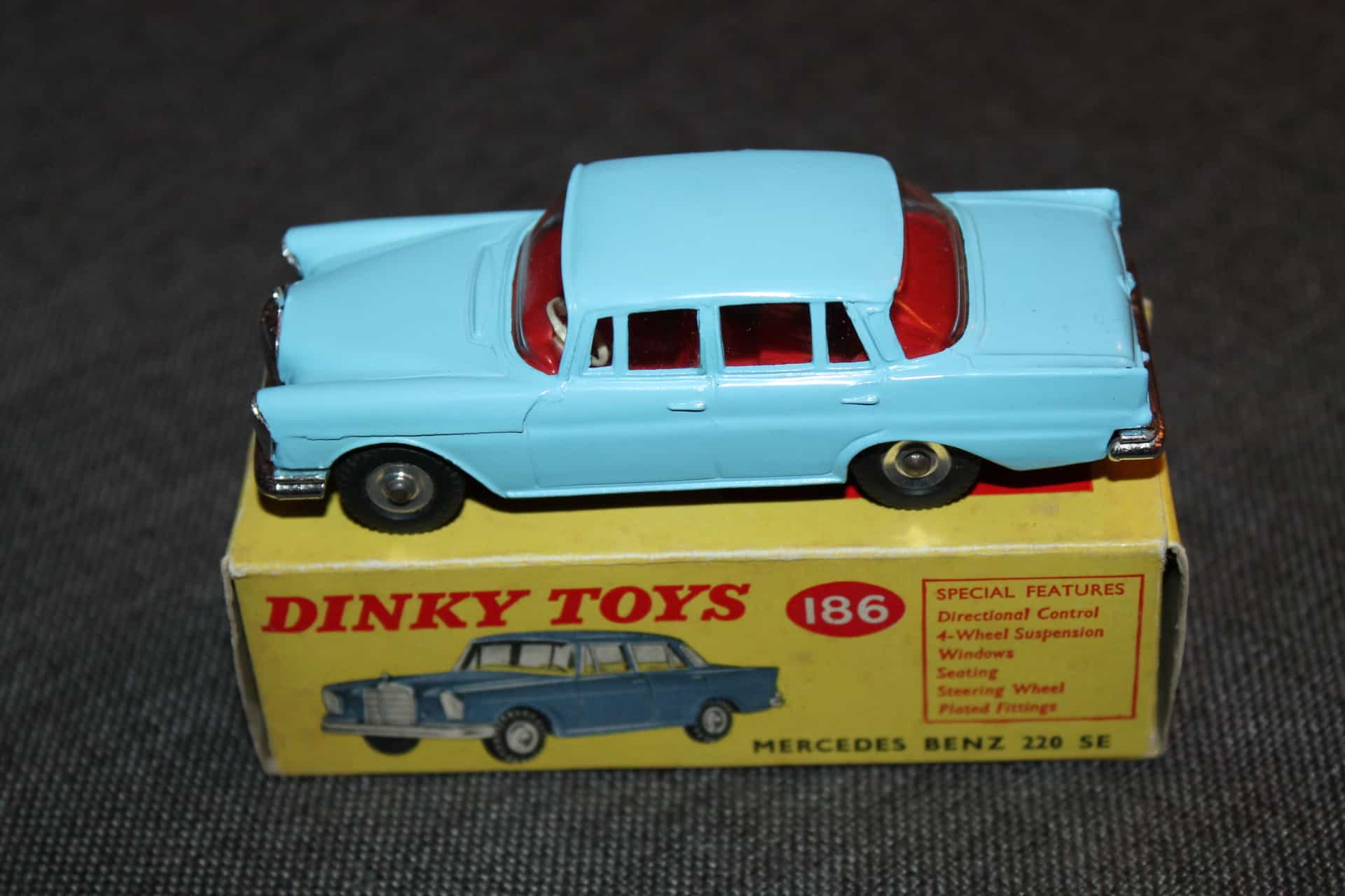 Dinky Toys 186 Mercedes Benz 220SE - Diecast