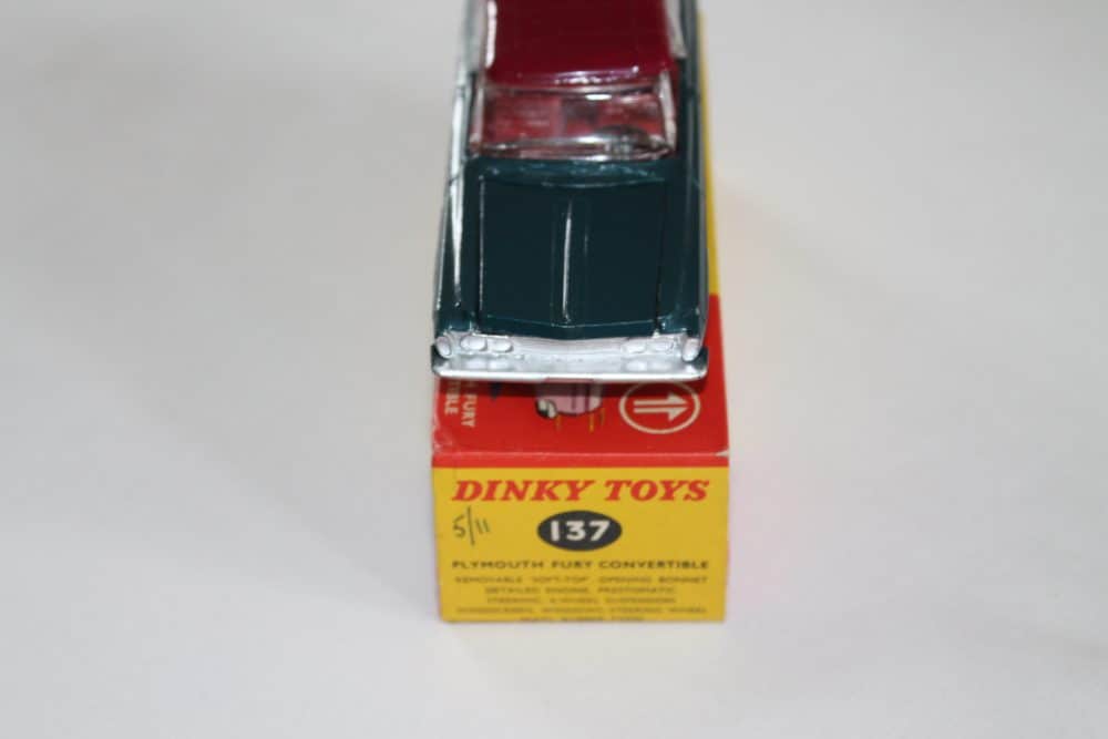 plymouth-fury-sea-green-maroon-roof-scarce-dinky-toys-137-front